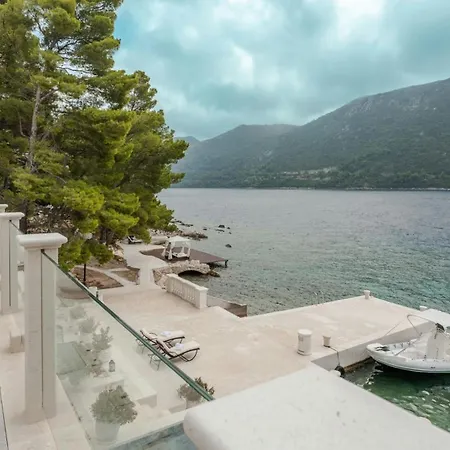 Private, Luxury Villa, Accessible Only By Boat Sobra