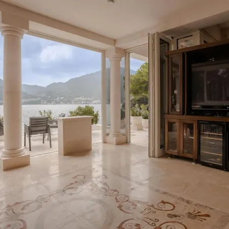 Villa Private, Luxury Villa, Accessible Only By Boat Sobra